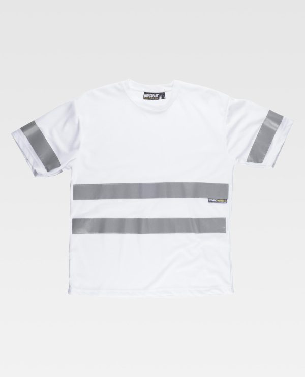Miliar Ropa Laboral Camiseta de manga corta en poliéster ojo de perdiz con cintas reflectantes. Cuello redondo con cubrecosturas interior. Una cinta reflectante en mangas y dos en pecho y espalda. Tejido fresco y ligero de alta permeabilidad al aire. Transpirable, de fácil secado y resistente al encogimiento.