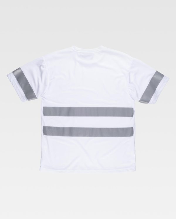 Miliar Ropa Laboral Camiseta de manga corta en poliéster ojo de perdiz con cintas reflectantes. Cuello redondo con cubrecosturas interior. Una cinta reflectante en mangas y dos en pecho y espalda. Tejido fresco y ligero de alta permeabilidad al aire. Transpirable, de fácil secado y resistente al encogimiento.