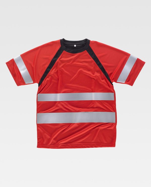 Miliar Ropa Laboral Camiseta combinada de manga ranglan corta en poliéster ojo de perdiz con cintas reflectantes. Cuello redondo con cubrecosturas interior y franjas a contraste en delantero y espalda. Una cinta reflectante en mangas y dos de distinto tamaño en pecho y espalda. Tejido fresco y ligero de alta permeabilidad al aire. Transpirable, de fácil secado y resistente al encogimiento.
